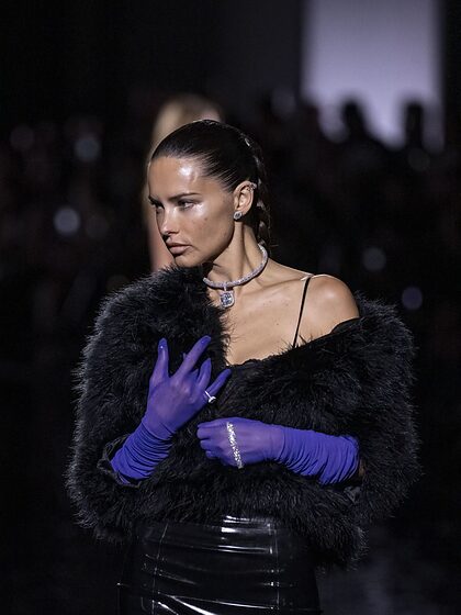 Adriana Lima set 18