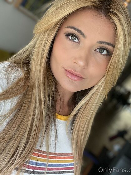 adriaraexxx nude leaks