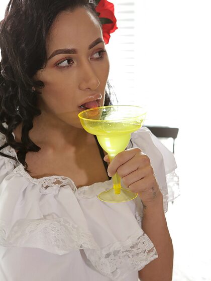 Amia Miley set 13