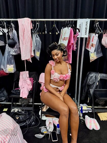 Angel Reese set 2