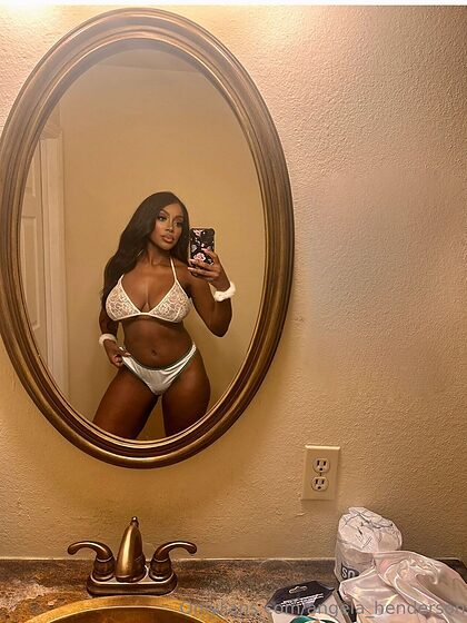 angela henderson nude leaks