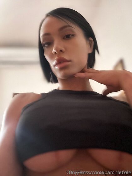 Apolonia Lapiedra fre nude leaks