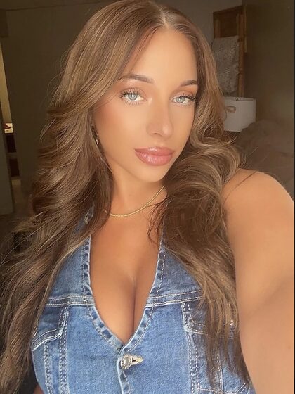 Ariana M set 7