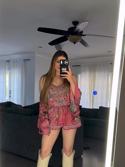 Ariel Winter set 26