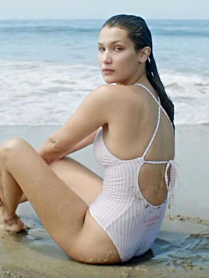 Bella Hadid nude leaks