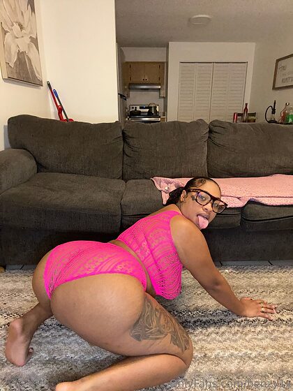 IM ONLINE nude leaks