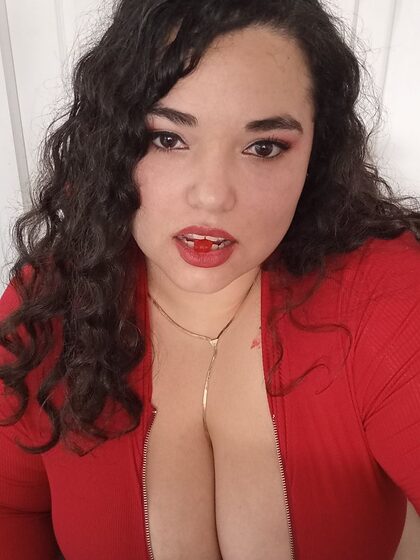 Big curvy Malia Gartne nude leaks