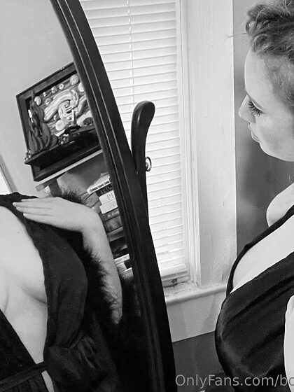 Bobbie FRE nude leaks