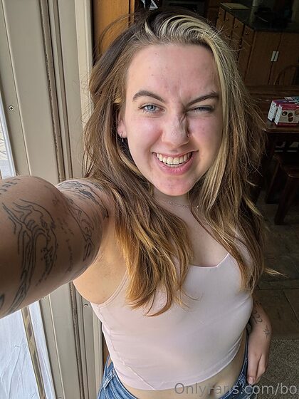 bombshellbethany nude leaks