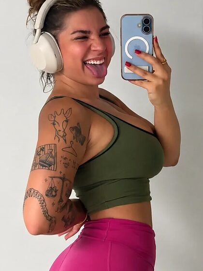 BustyLiv T set 25