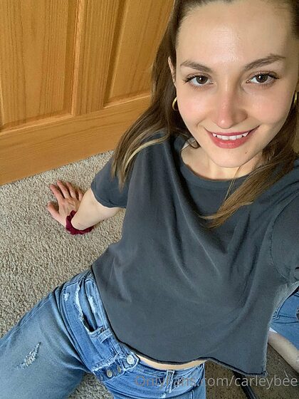 CarleyBeeFRE nude leaks