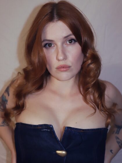 Chloe Maddren set 12