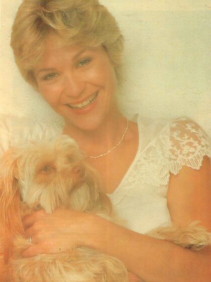 Dee Wallace set 4