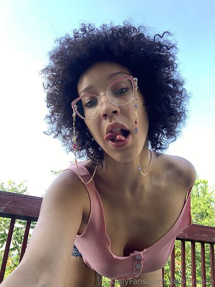 Delphi Rae l Split Tongue Queen nude leaks