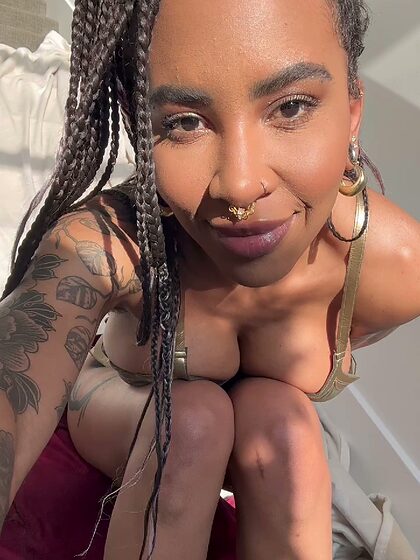 Demi Sutra nude leaks