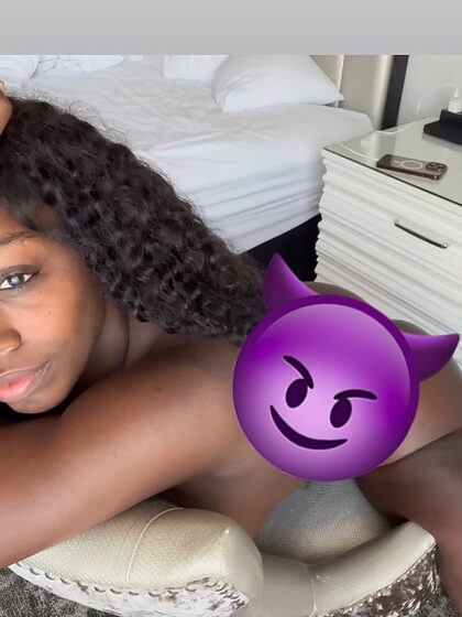 ellietheempressfree nude leaks