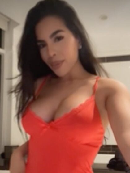 Elizabeth Rui nude leaks