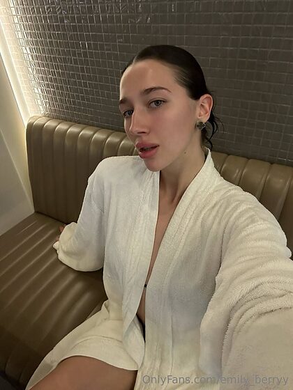 emily berryy nude leaks