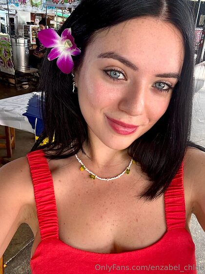 enzabel chloe nude leaks