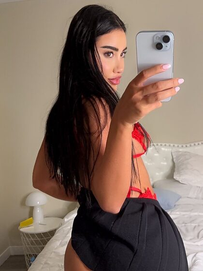 Ester Bron nude leaks