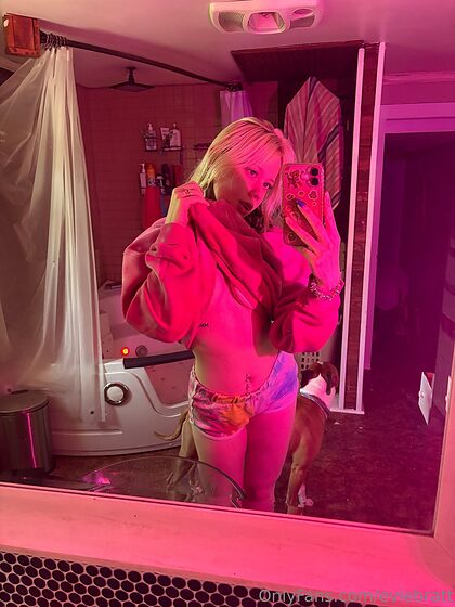 eviebratt nude leaks
