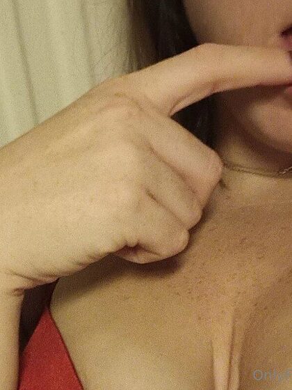 NipsAndTip nude leaks