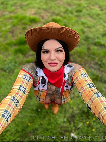 HEIDI LAVON VIRAL COSPLAYER nude leaks