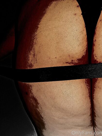 Tina Tri nude leaks