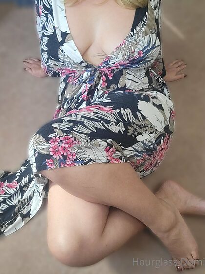 Hourglass Dominatri nude leaks