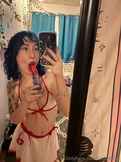 Daisy Le nude leaks