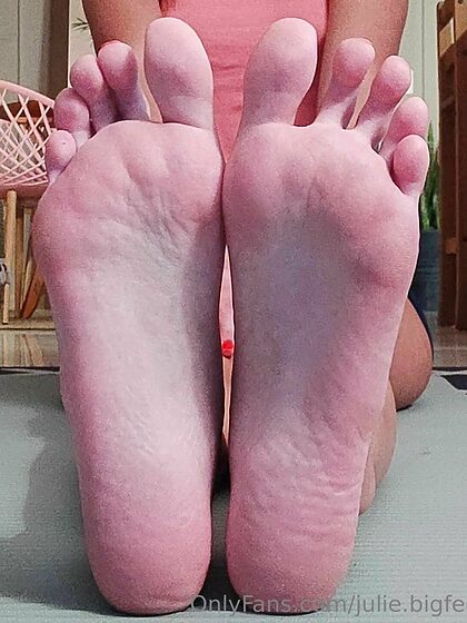 julie.bigfeet.free nude leaks