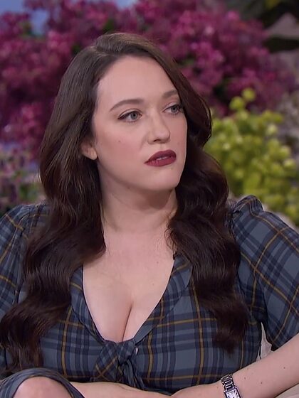 Kat Dennings set 4