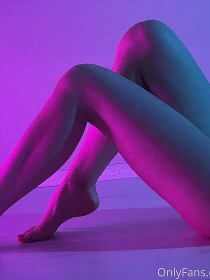 Kelly Collins nude leaks