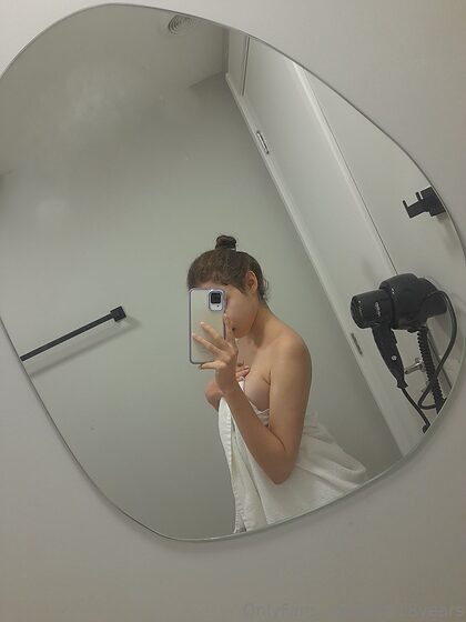 kira18years nude leaks
