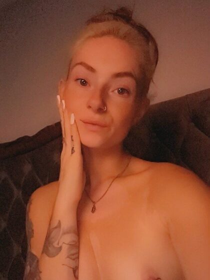 kirstiee96 nude leaks