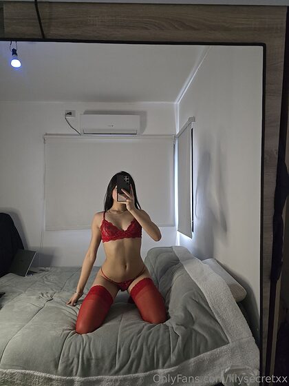 lilysecretxx nude leaks