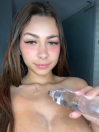 loveliasmith nude leaks