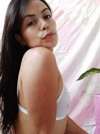 LUCY Big belly nude leaks