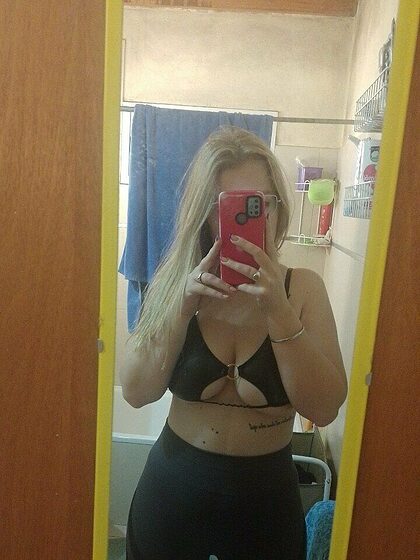 Bella Sexting Queen nude leaks