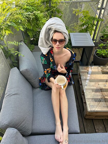 mia.hill nude leaks