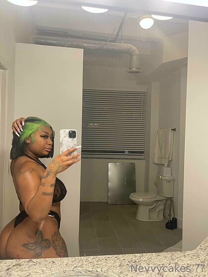 NEV-online nude leaks