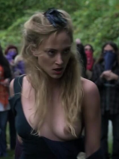Nora Arnezeder set 6