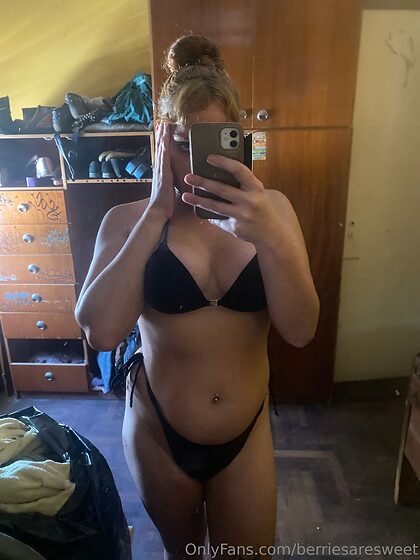 queentrinax nude leaks