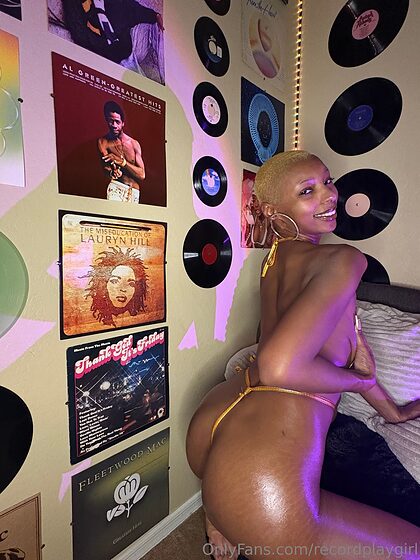 mama nude leaks