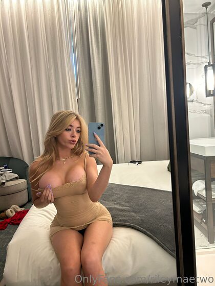 rileymaetwo nude leaks