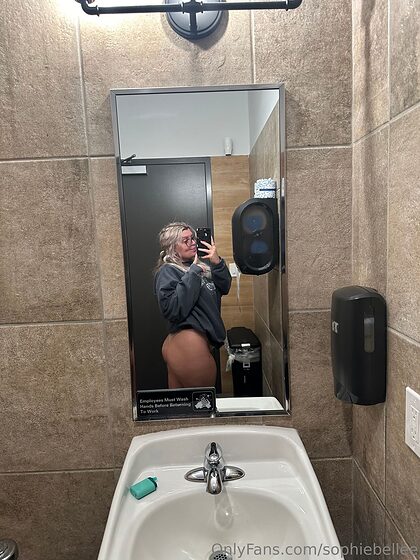 sophiebellee nude leaks