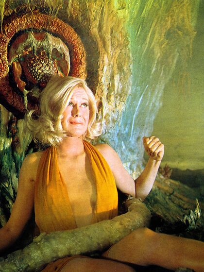Suzanna Leigh set 5