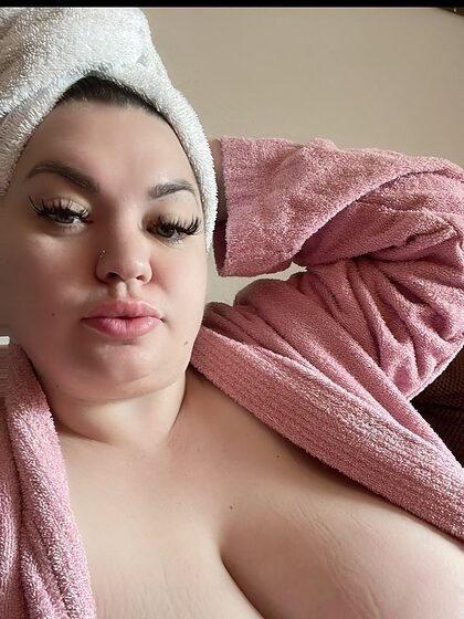 BustyVick nude leaks