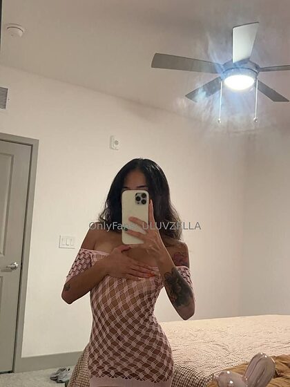 ZELL nude leaks