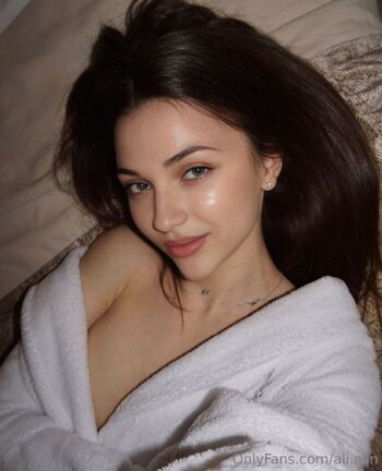 Alin / ali.alin nude photo #11